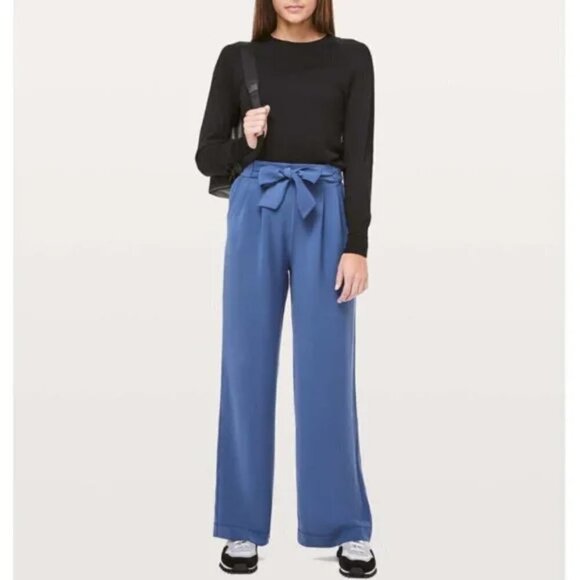 NEW Lululemon Noir Pant Woven Gatsby Blue Size 2